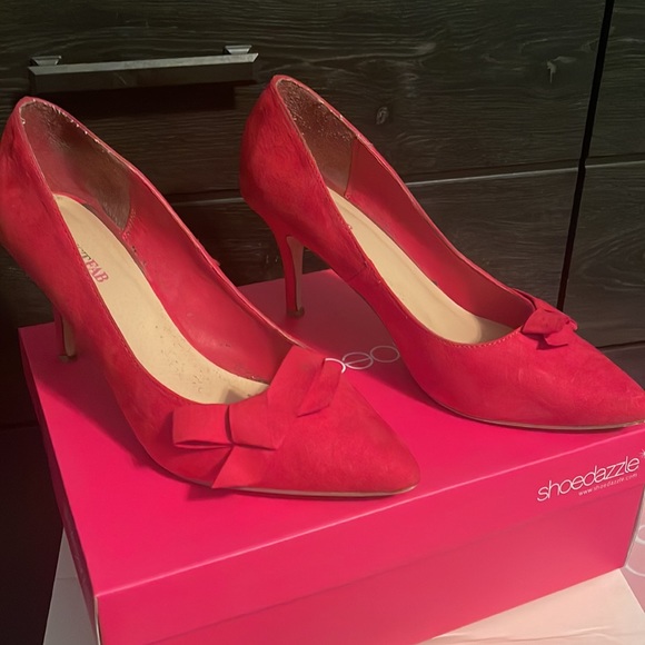 Red Suede JustFab Heel with Bow detail size 11 - Picture 2 of 4